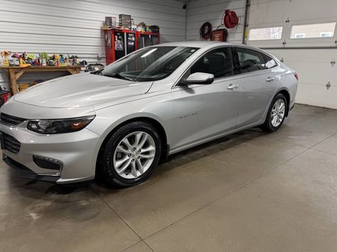Used 2017 Chevrolet Malibu LT image 4