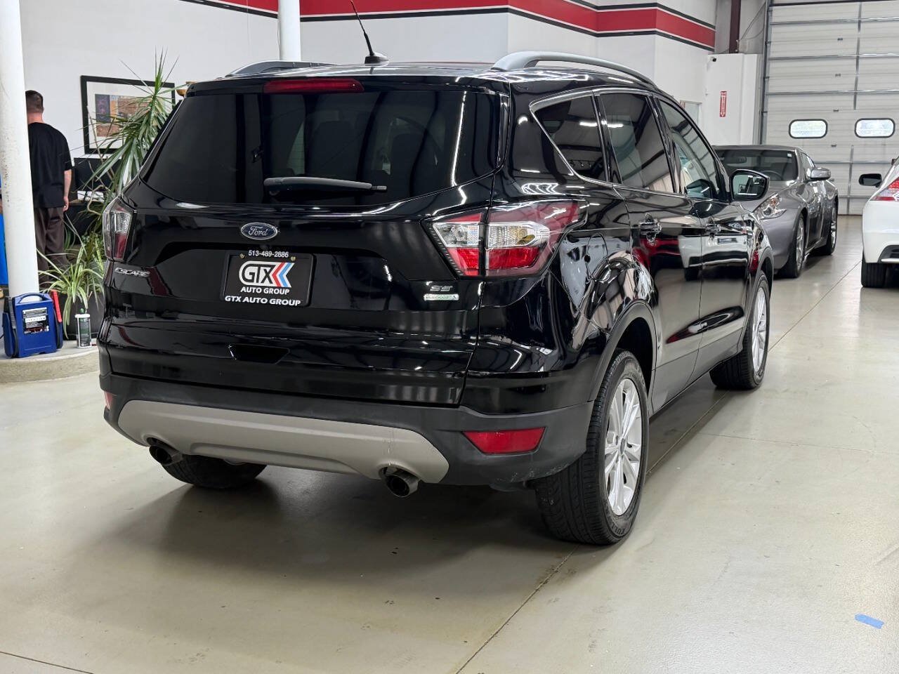 Used 2018 Ford Escape SE FWD image 2