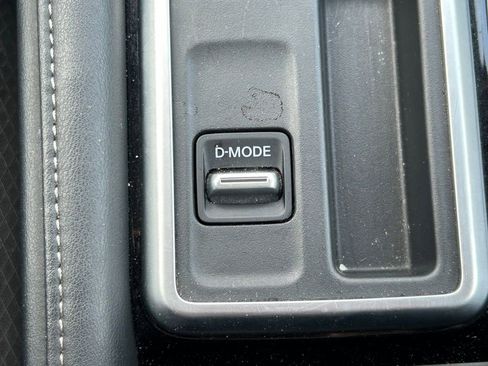 Used 2025 Nissan Pathfinder SV FWD image 26
