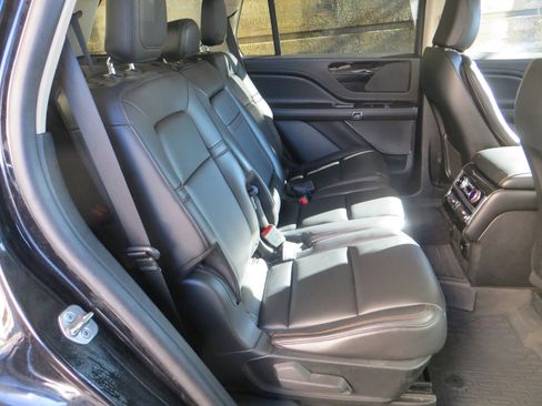 Used 2024 Lincoln Aviator AWD image 26