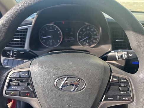 Used 2018 Hyundai Elantra SE image 5
