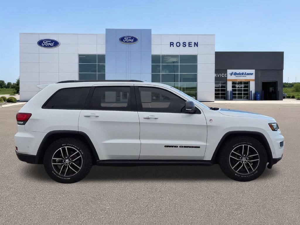 Used 2017 Jeep Grand Cherokee Trailhawk w/ Trailhawk Luxury Group AWD/4WD image 2