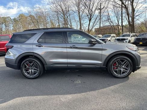 Certified 2025 Ford Explorer ST image 9