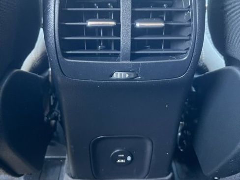 Used 2020 Ford Escape SE image 17