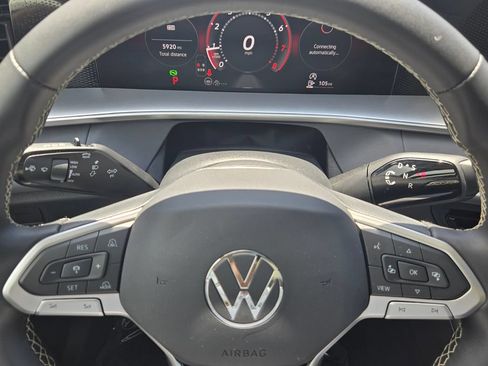 Certified 2026 Volkswagen Tiguan SE w/ Panoramic Sunroof Package FWD image 24