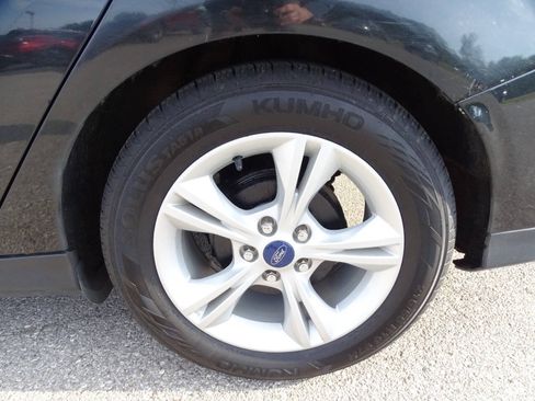 Used 2014 Ford Focus SE w/ SE Winter Package FWD image 34