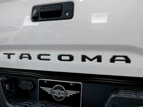 Used 2020 Toyota Tacoma TRD Off-Road w/ Technology Package image 27