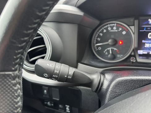 Used 2022 Toyota Tacoma TRD Sport image 18