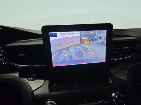 Used 2020 Ford Explorer XLT w/ Equipment Group 202A image 23