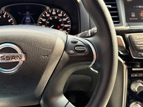 Used 2019 Nissan Pathfinder S image 13