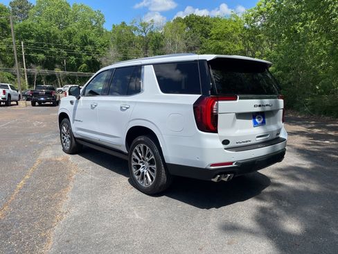 New 2026 GMC Yukon Denali w/ Denali Reserve Package AWD/4WD image 3