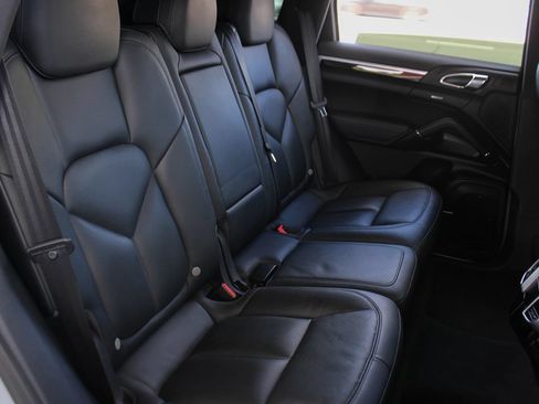 Used 2016 Porsche Cayenne AWD/4WD image 22