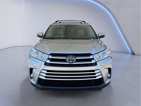 Used 2019 Toyota Highlander XLE AWD/4WD image 2