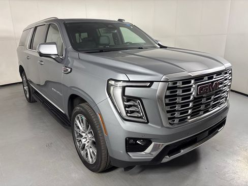 Used 2025 GMC Yukon XL Denali AWD/4WD image 2