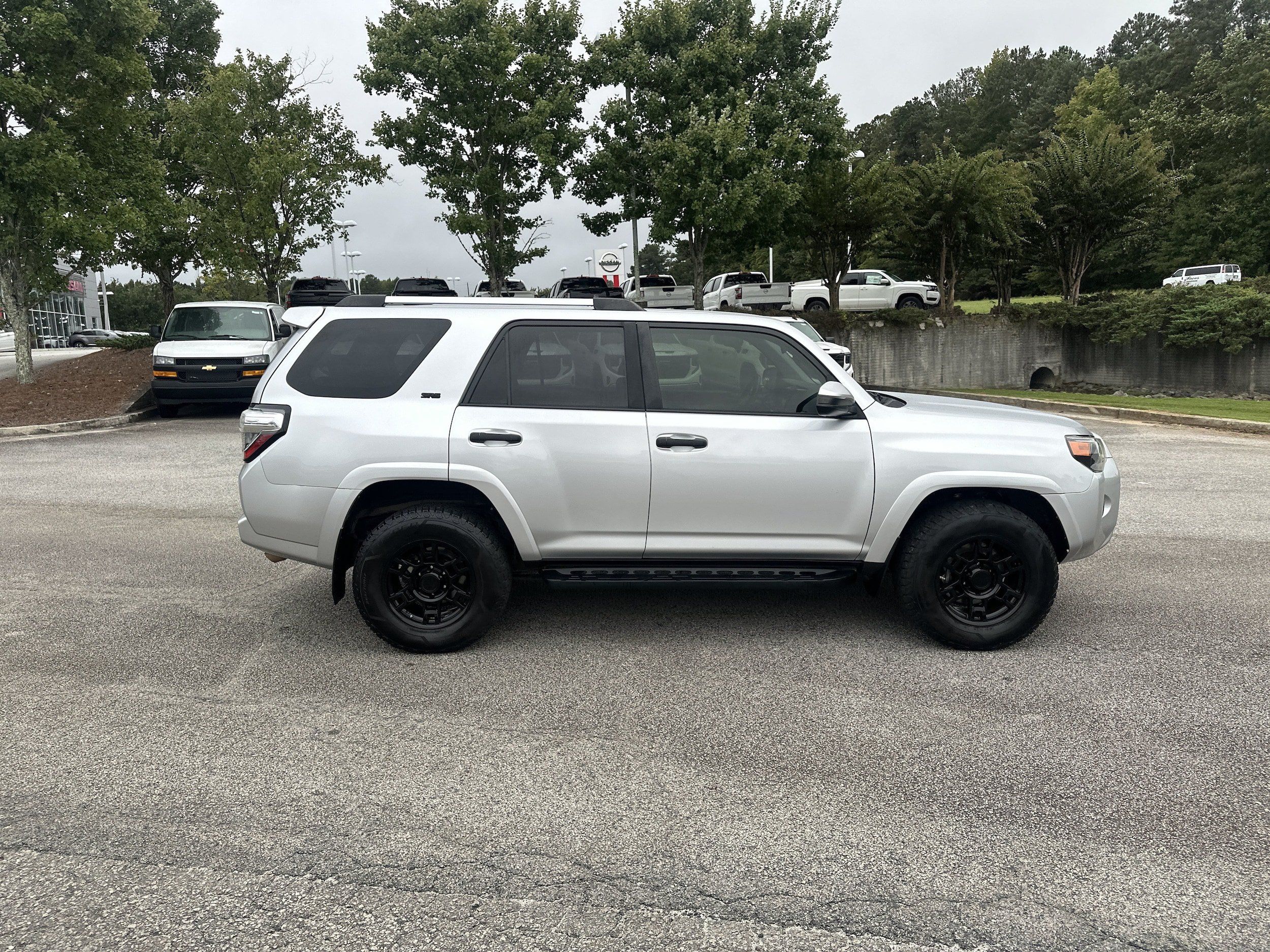 Used 2019 Toyota 4Runner SR5 RWD image 2