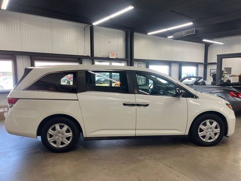 Used 2014 Honda Odyssey LX image 13
