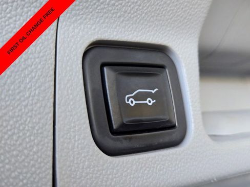 Used 2023 GMC Acadia SLT FWD image 17
