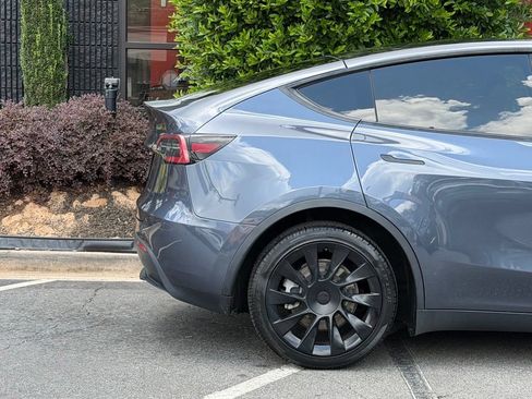 Used 2022 Tesla Model Y Long Range AWD/4WD image 19