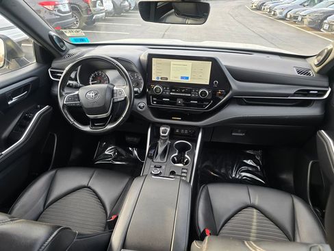 Used 2023 Toyota Highlander XSE image 13