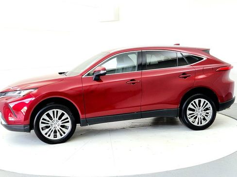 Used 2023 Toyota Venza XLE AWD/4WD image 3