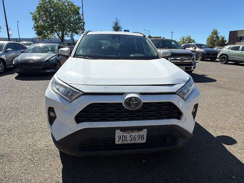Used 2020 Toyota RAV4 XLE AWD/4WD image 2