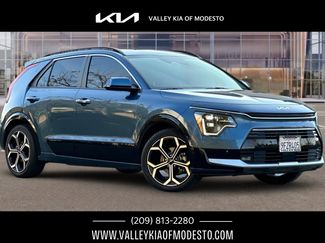 Used 2023 Kia Niro SX Touring video 1