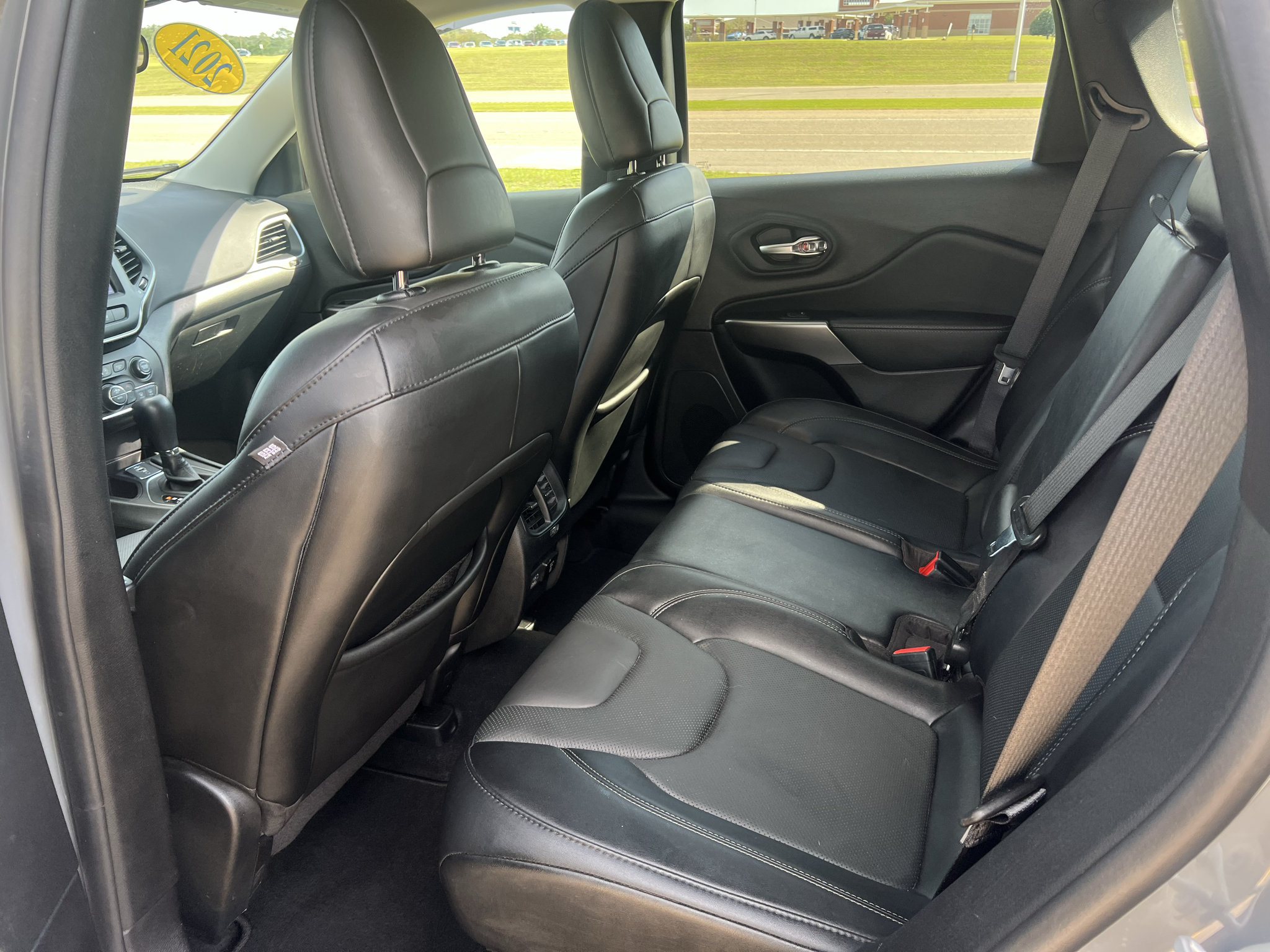 Used 2021 Jeep Cherokee Latitude Lux w/ Sun & Sound Group FWD image 14