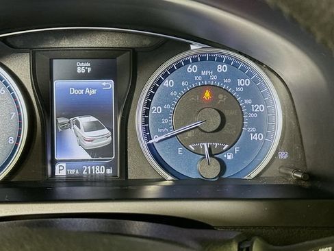 Certified 2017 Toyota Camry XLE FWD image 14