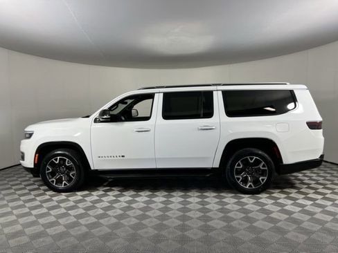 Used 2023 Jeep Wagoneer L Series III w/ Preferred Equipment Group image 5