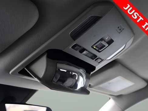Used 2023 Toyota Highlander LE AWD/4WD image 30