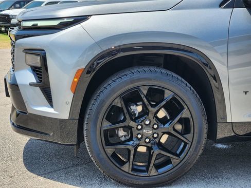 Used 2024 Chevrolet Traverse RS FWD image 9
