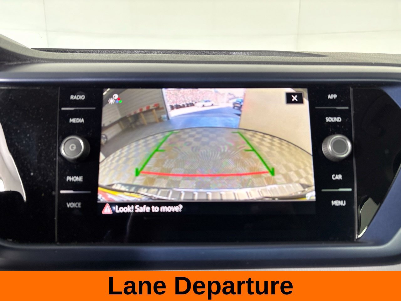 Used 2023 Volkswagen Taos SE w/ Panoramic Sunroof Package AWD/4WD image 18