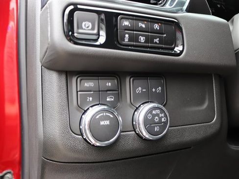 New 2025 GMC Yukon Denali image 21