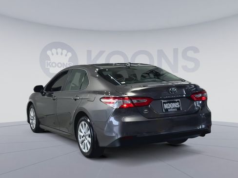Used 2020 Toyota Camry LE FWD image 11