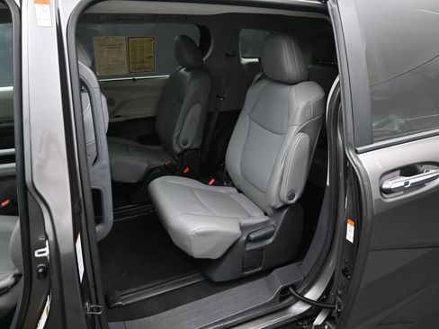 Certified 2024 Toyota Sienna XLE image 28
