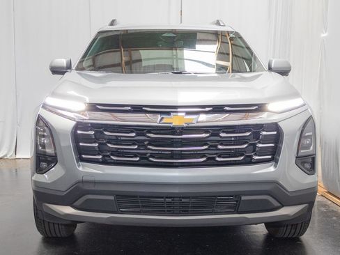 Used 2025 Chevrolet Equinox LT w/ Convenience Package II AWD/4WD image 2