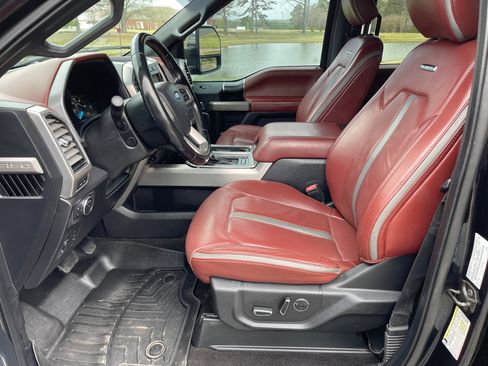 Used 2018 Ford F150 Platinum w/ Equipment Group 701A Luxury image 9