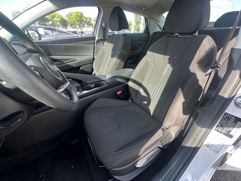 Used 2025 Hyundai Elantra SEL image 36
