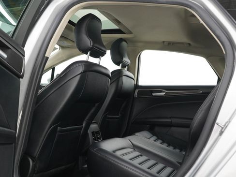 Used 2019 Ford Fusion SEL FWD image 18