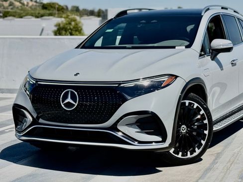 New 2026 Mercedes-Benz EQS 550 4MATIC SUV image 3
