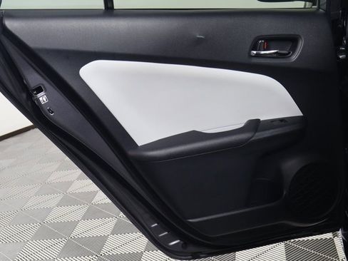 Used 2022 Toyota Prius LE image 13