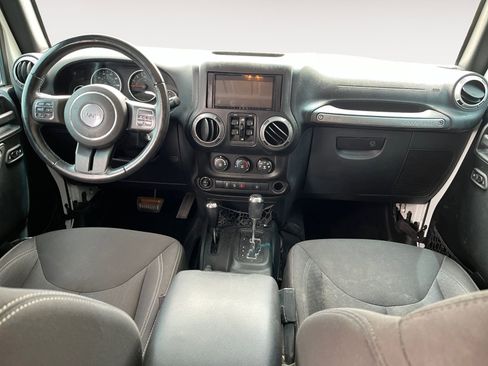 Used 2017 Jeep Wrangler Unlimited Rubicon w/ Connectivity Group image 10