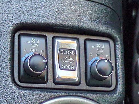 Used 2017 Nissan 370Z Touring image 22