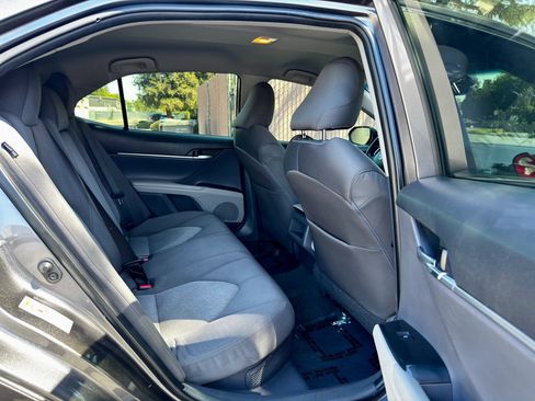 Used 2018 Toyota Camry LE FWD image 10