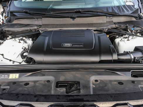 Used 2024 Land Rover Discovery Dynamic SE image 38