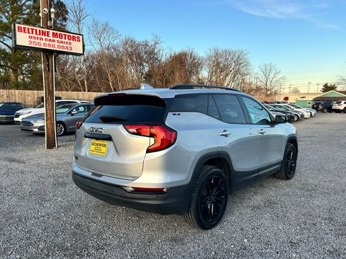 Used 2020 GMC Terrain SLE w/ Driver Convenience Package image 2