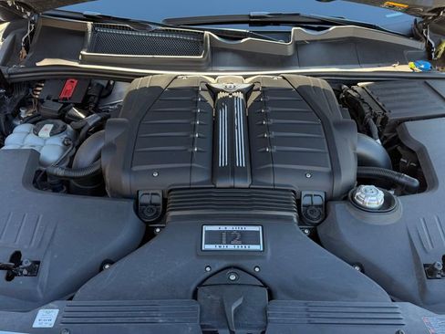 Used 2018 Bentley Bentayga image 12