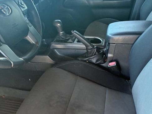 Used 2021 Toyota Tacoma TRD Off-Road w/ Blackout Package (TMS) AWD/4WD image 17