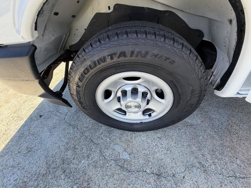 Used 2022 Chevrolet Express 3500 w/ Driver Convenience Package RWD image 9