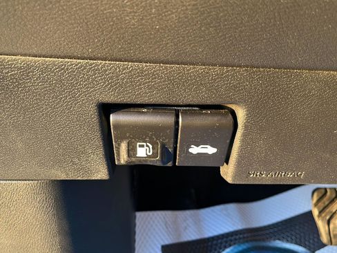 Used 2024 Nissan Versa SV w/ Trunk Package image 11